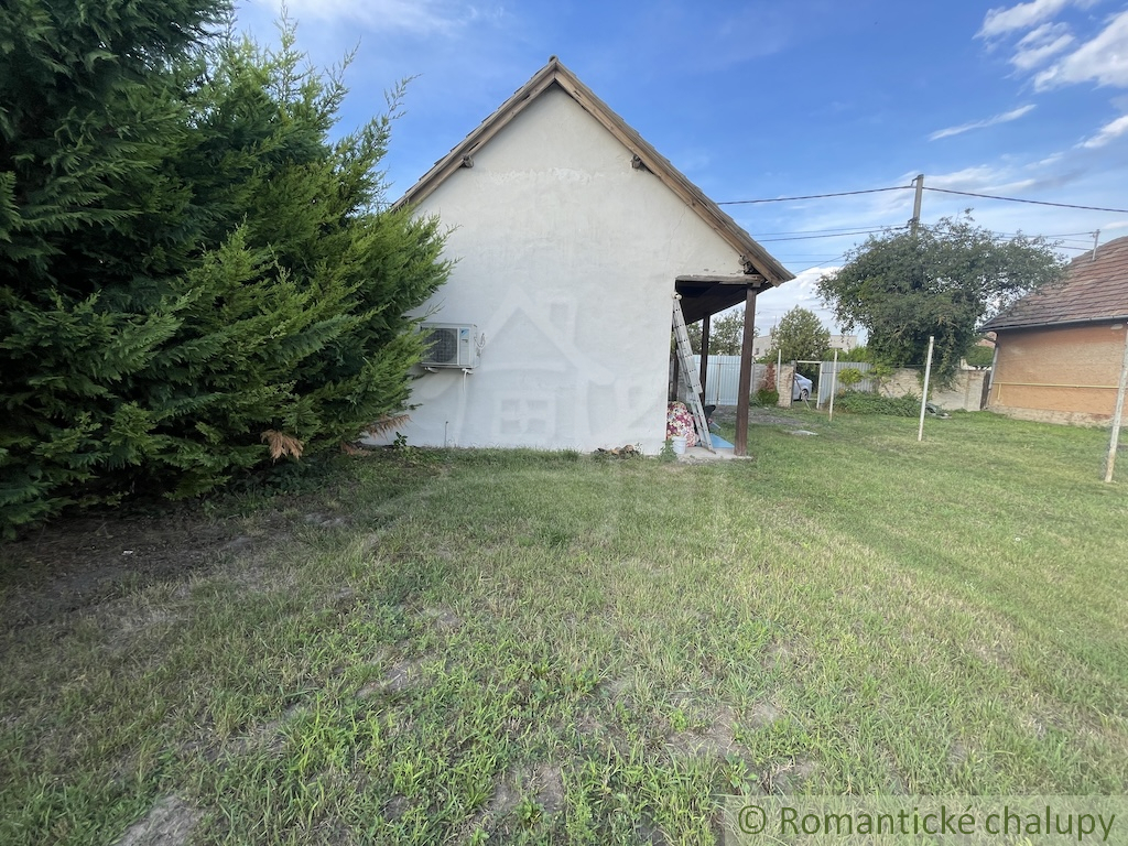 Domček s veľkolepým pozemkom neďaleko Nových Zámkov, o obc - 8