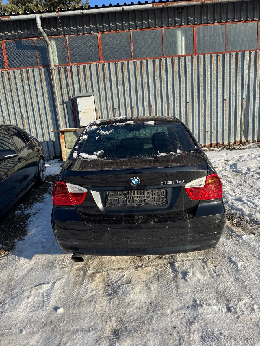 Rozpredám bmw e90 320d n47 automat - 8