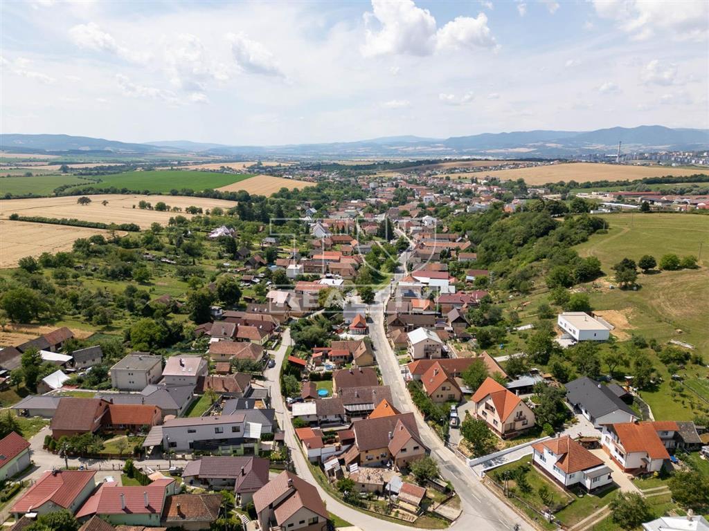 EXKLUZÍVNE IBA U NÁS STAVEBNÝ POZEMOK 276 m2 SOBLAHOV - 8