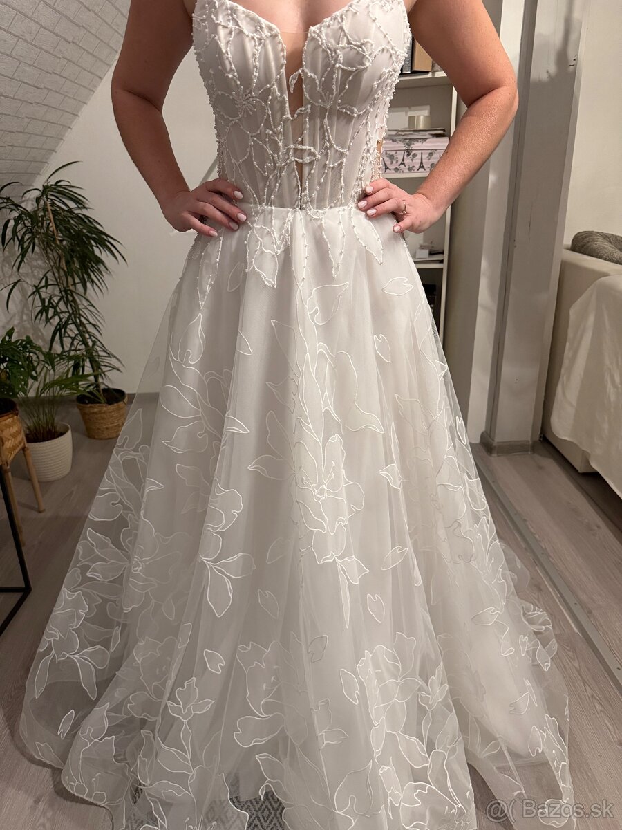 Nadčasové svadobné šaty - 8