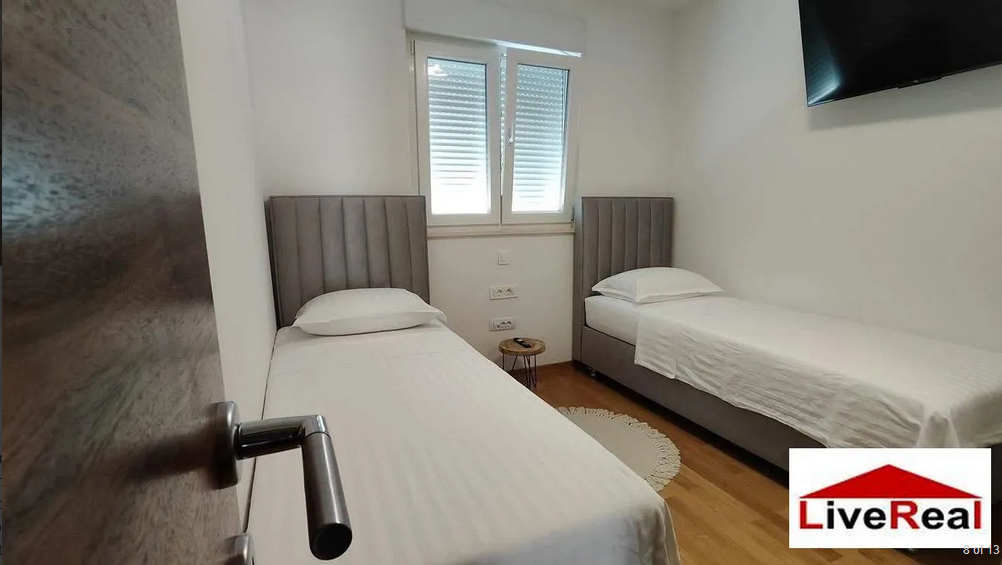 Makarska 3i, centrum, terasa 77m2, súkromný bazén, parking - 8