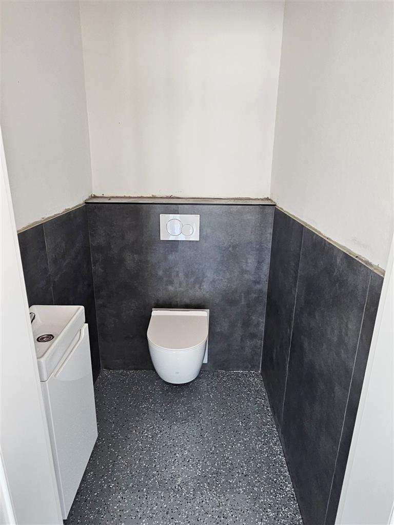 PRENÁJOM OBCHODNÝ / KOMERČNÝ PRIESTOR 50 m2 - 8