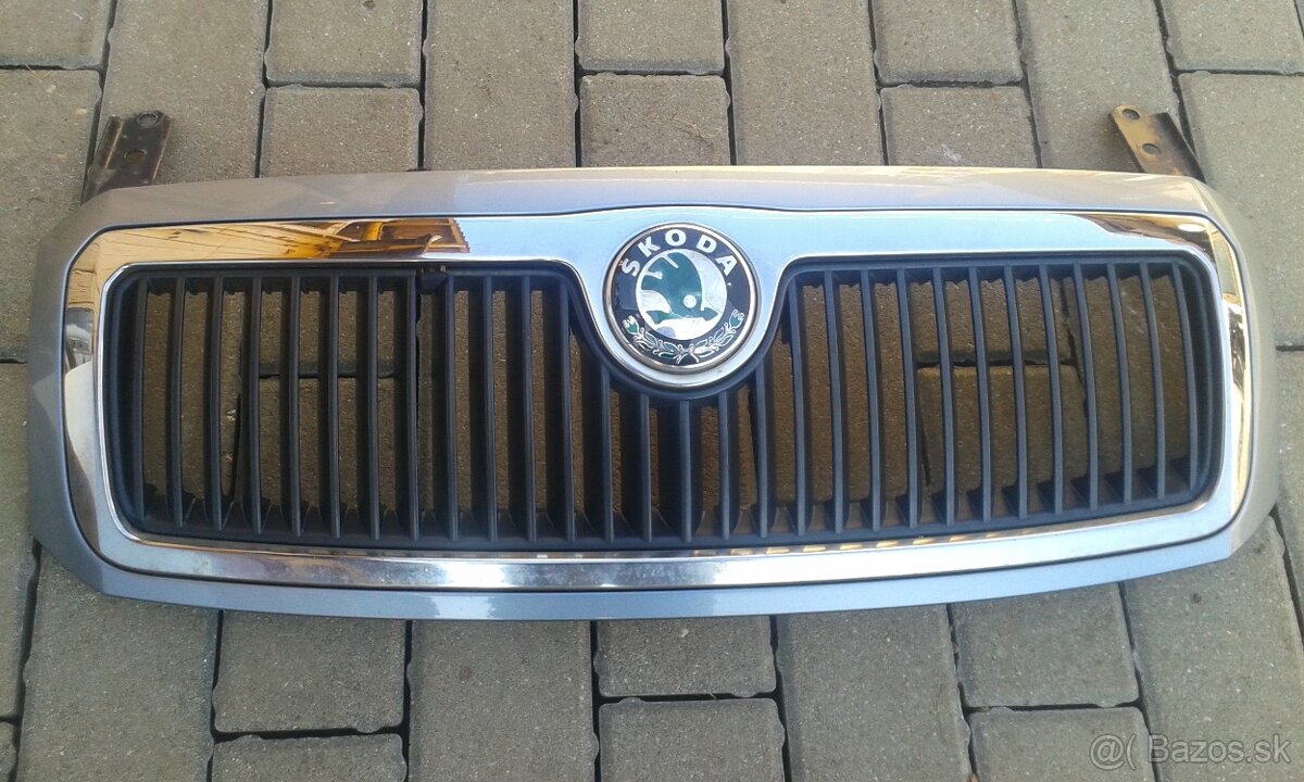 Červené diely Fabia 1,masky prednej kapoty - 8