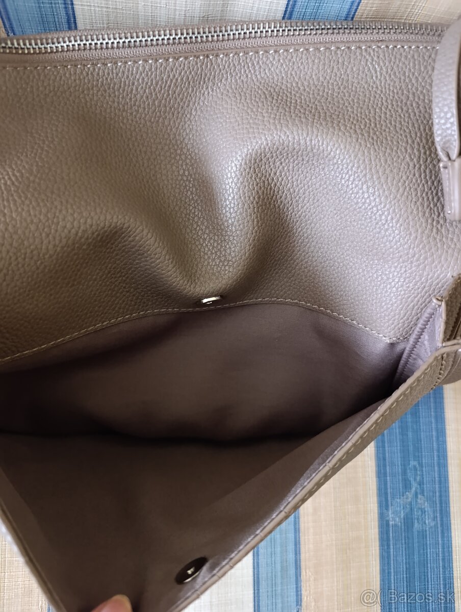 Väčšia kabelka - 8