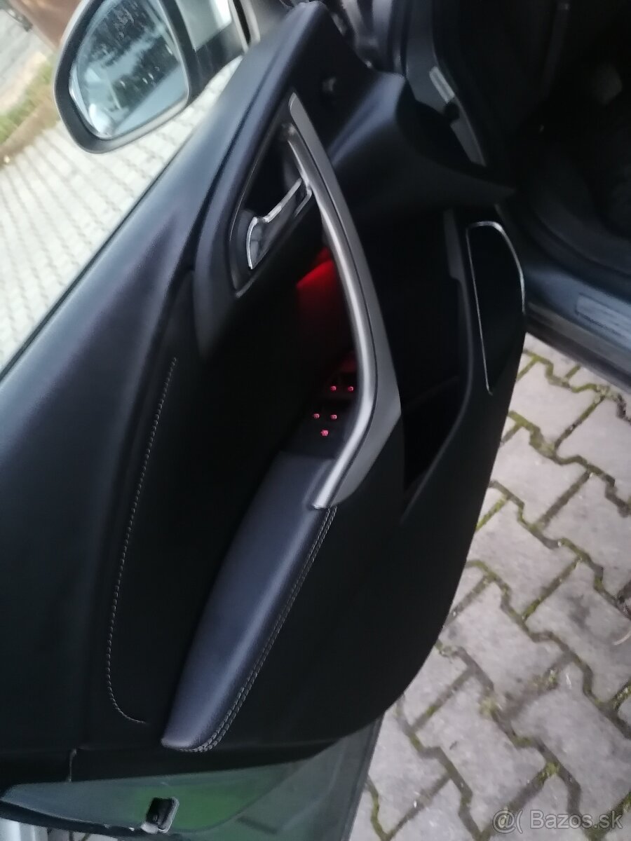 Opel astra sport tourer - 8