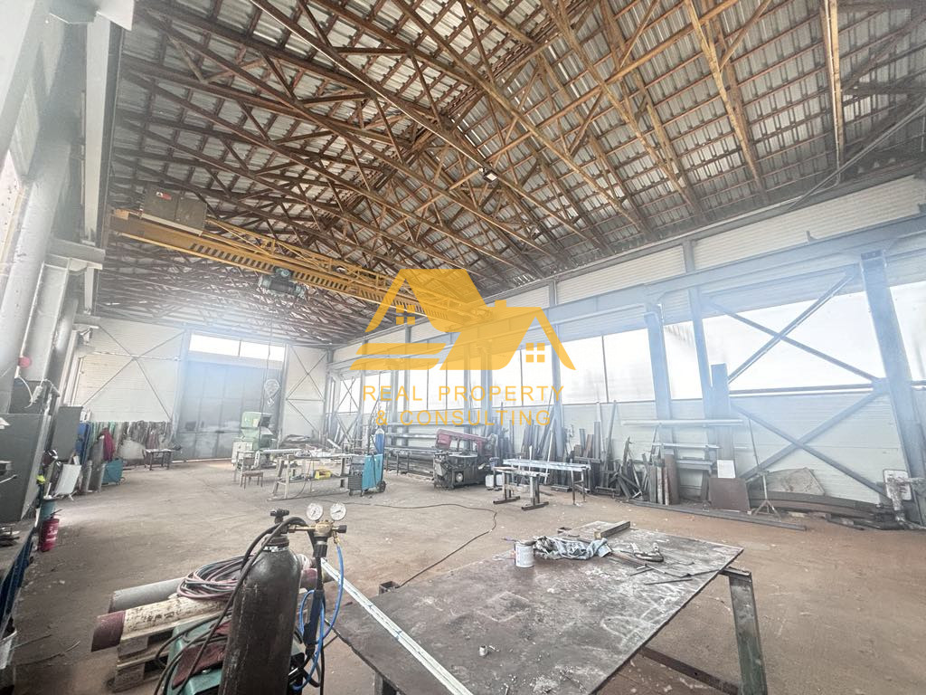 Predám priemyselný areál s 2 výrobnými halami v obci Zemné - 8