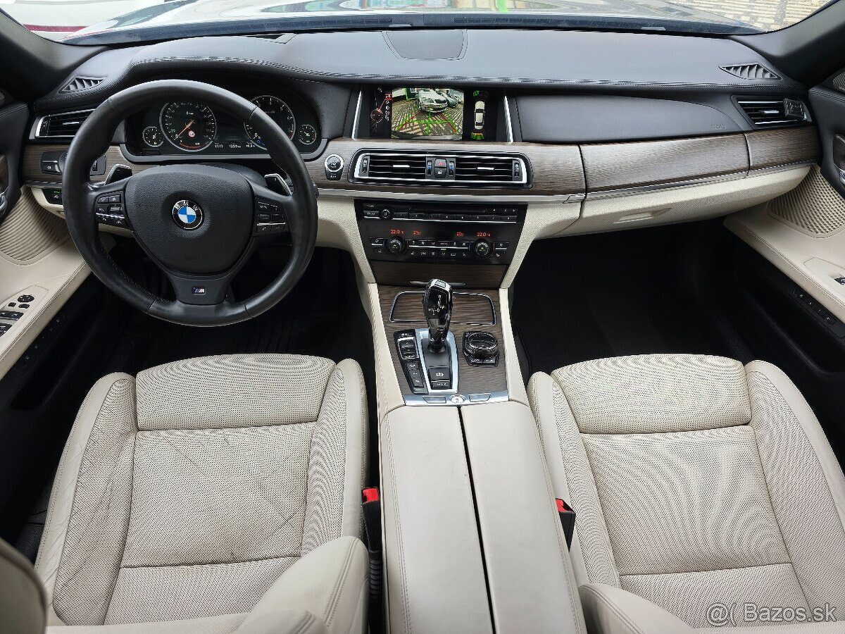 BMW 750i xDrive - 8