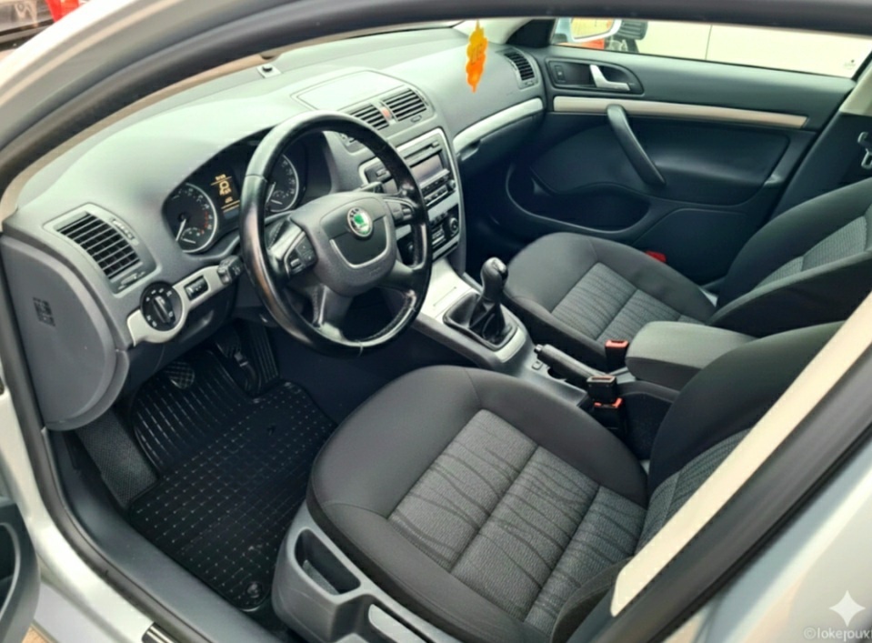 Škoda Octavia Combi Facelift TOP STAV ELEGANCE - 8