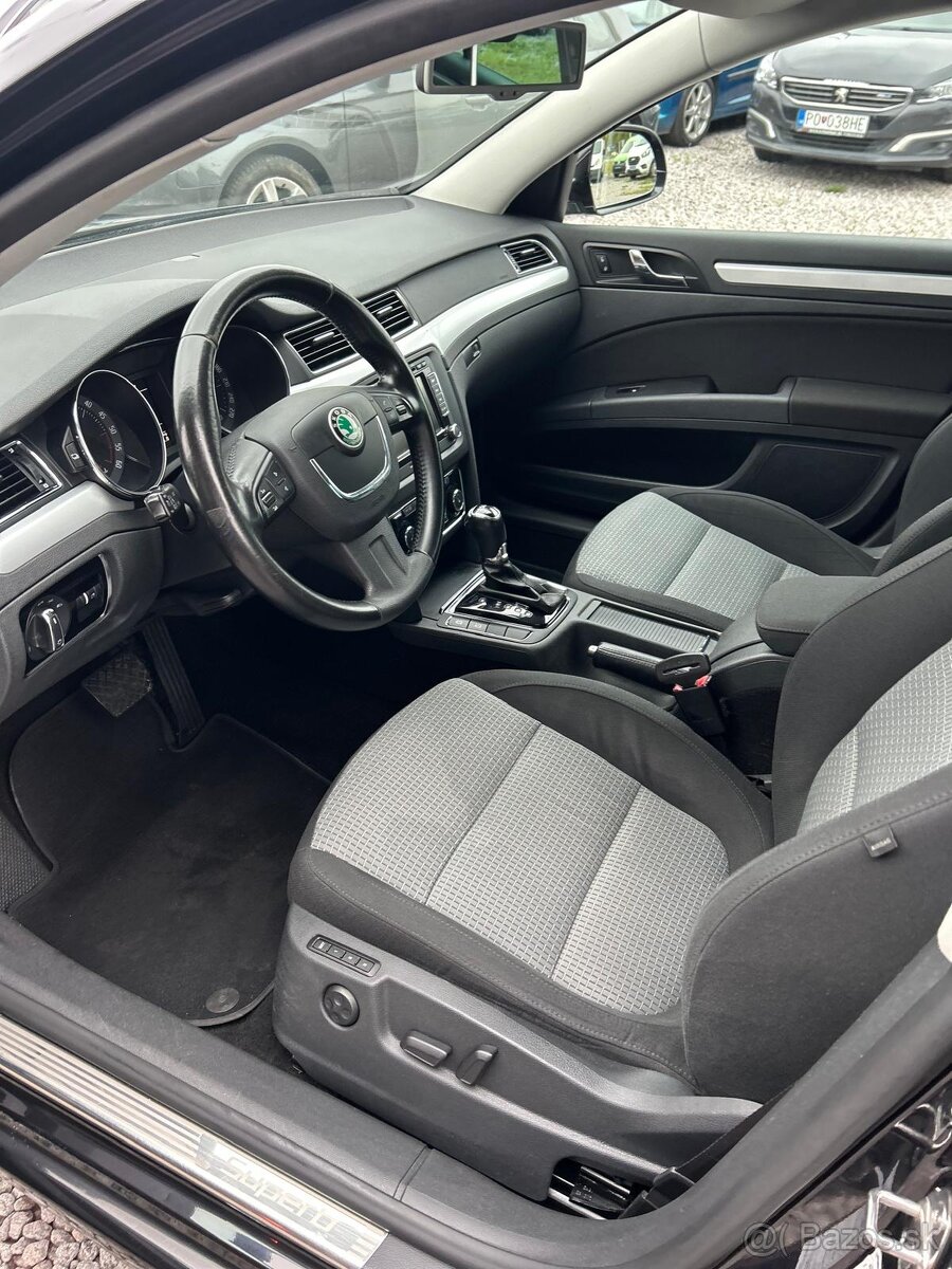 Škoda Superb Combi - 8