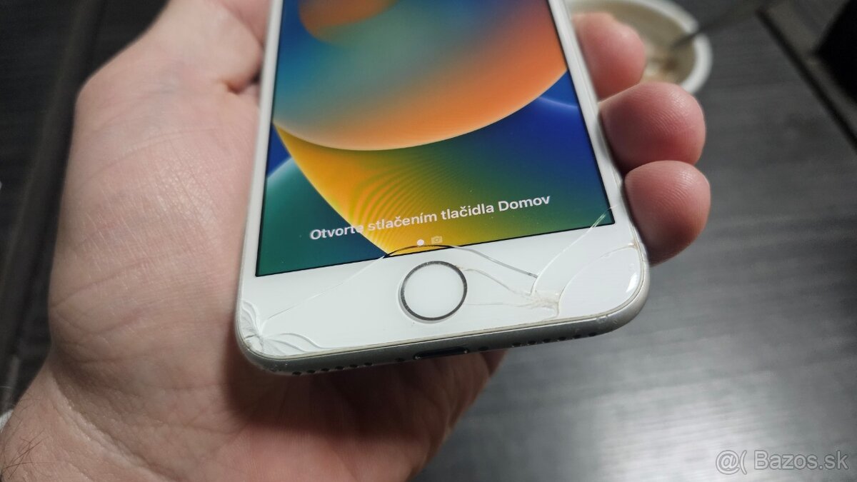 Apple iPhone 8 - na diely, alebo opravu - 8