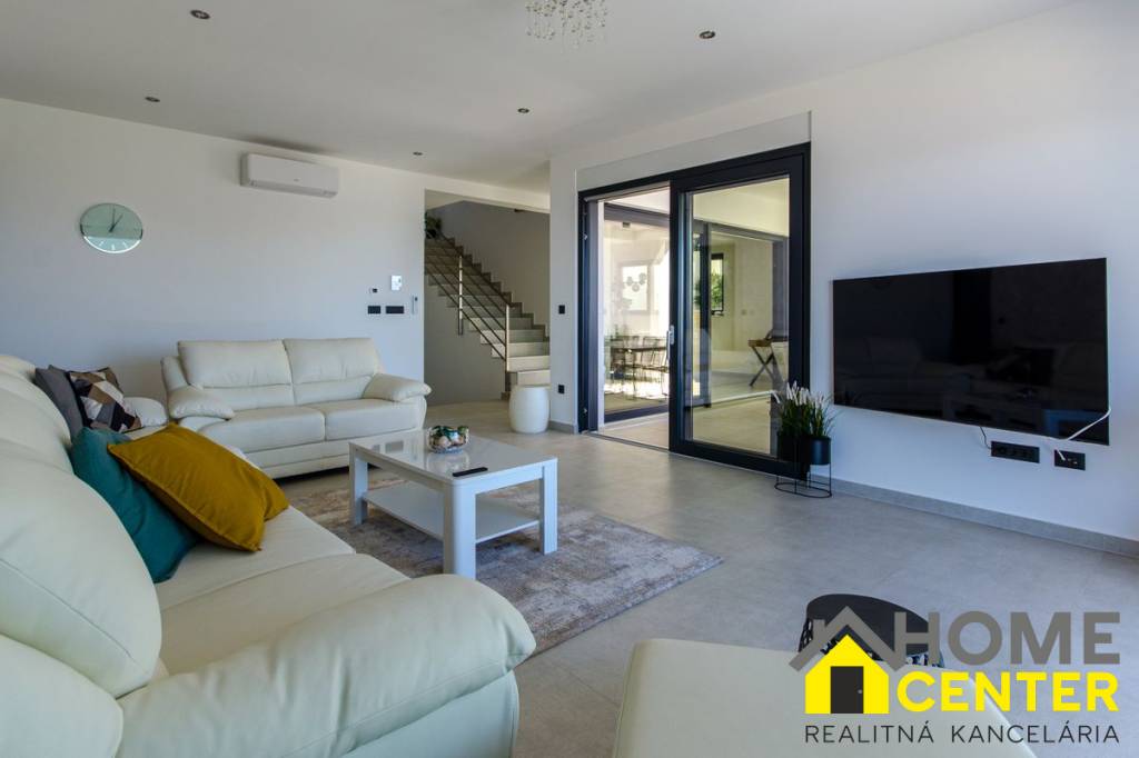 NA PREDAJ novopostavená vila s bazénom /280 m² / Dalmátsko, - 8