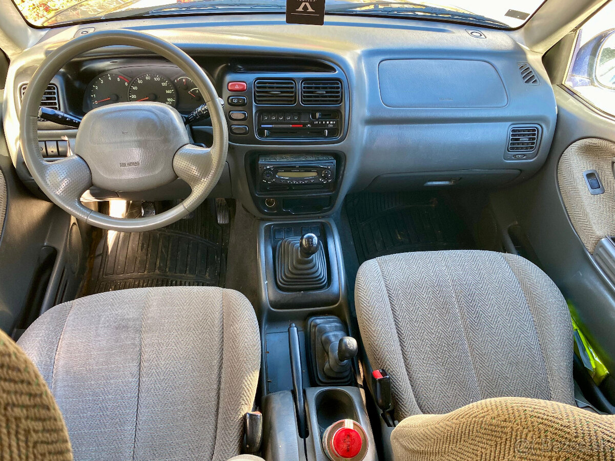 Suzuki Grand Vitara 2.0 - 8