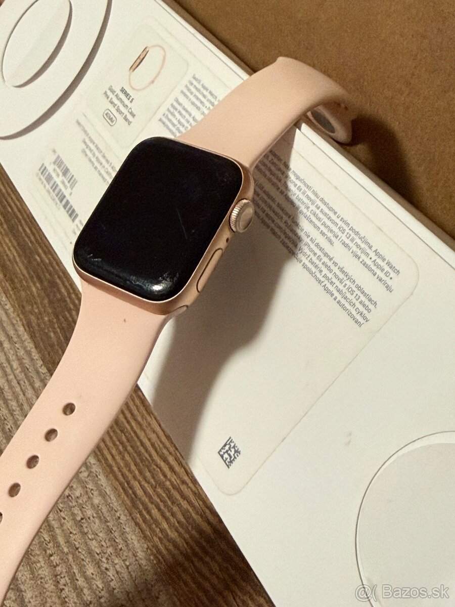 Apple Watch Series 5 40MM - 8