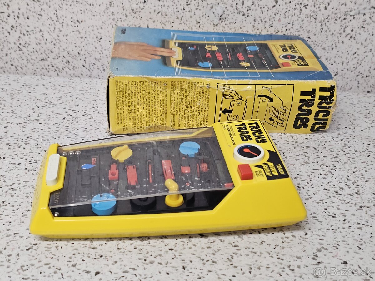 TRICKY TRAPS - TOMY - HANDHELD ELECTRO-MECHANICAL GAME - 8