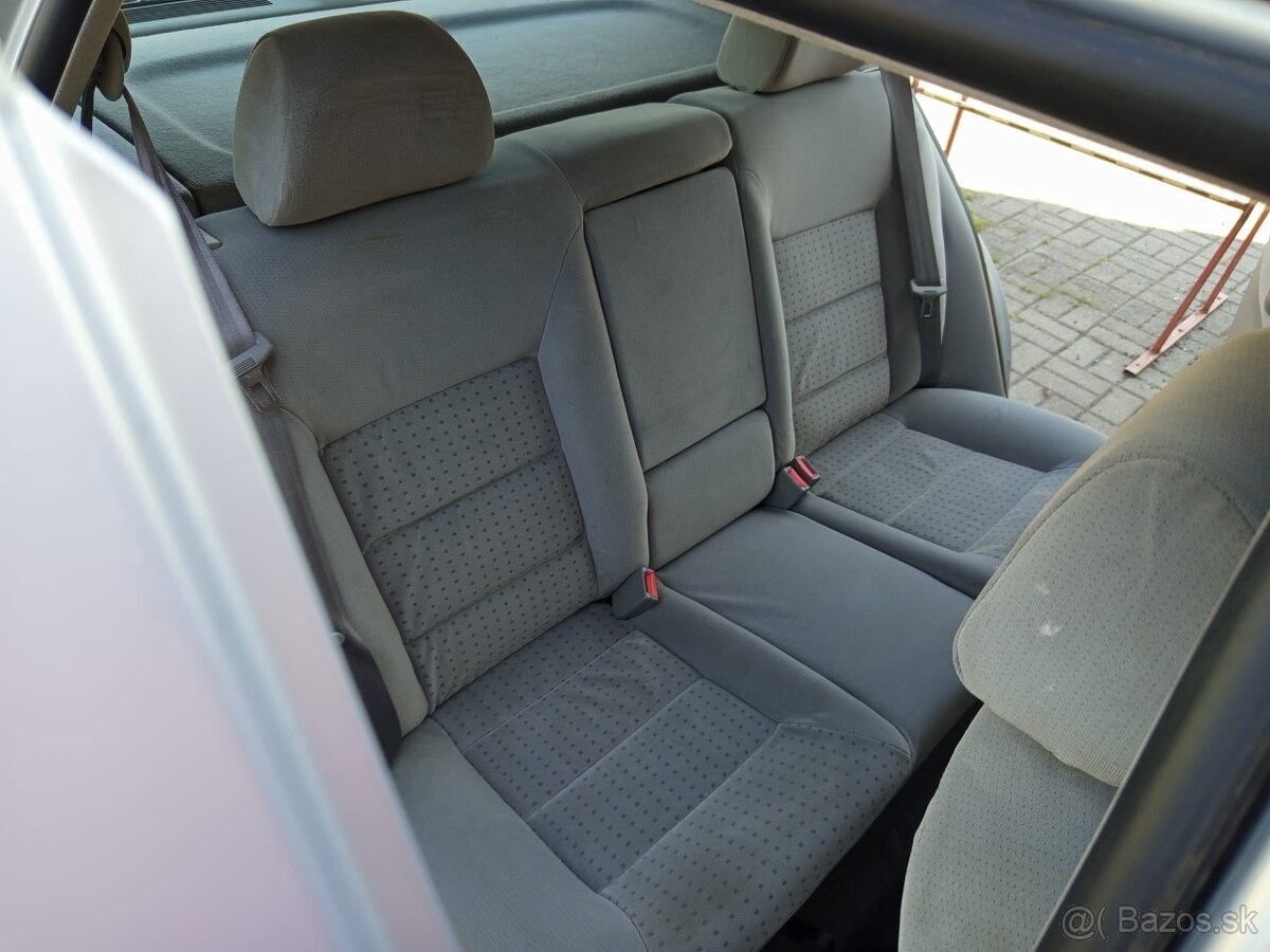 Predám VW Golf 4 IV 1.6 benzín 74kw - 8