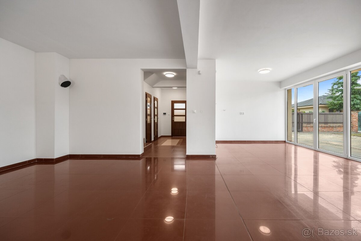 Na predaj 5 izbový rodinný dom Hrubý Šúr okres Senec - 8