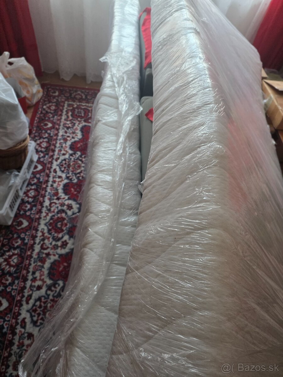 Drevená manželská postel - 8