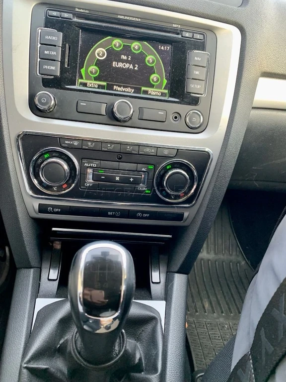 Škoda Octávia Combi 1,6 77 kW, 2012 rok - 8