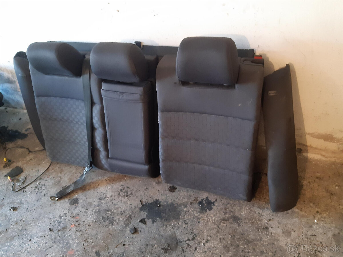 AUDI A6 C5 - sedačky + roleta - 8