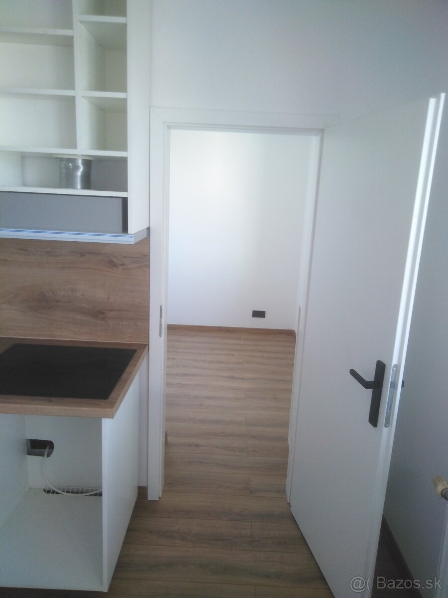 1,5 izb. byt (40,51 m2+balkón) - kvalitná rekonštrukcia - 8