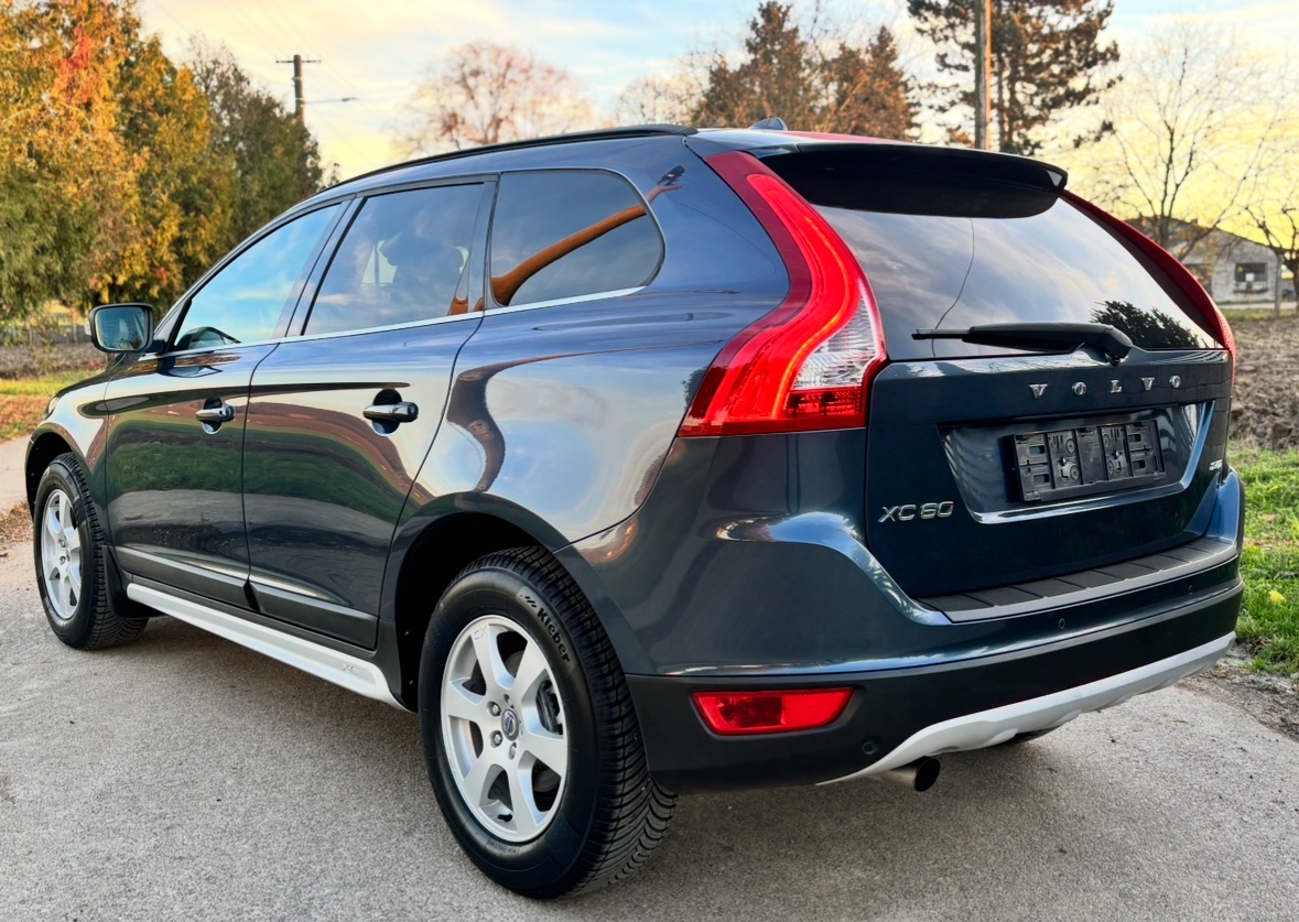 VOLVO XC60 2.4 D4 SUMMUM MANUÁL - 8