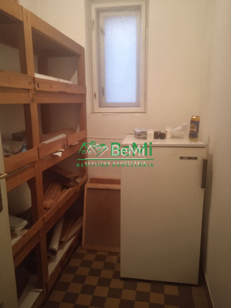 Predaj rodinného domu – stará zachovalá chalúpka s veľkým po - 8