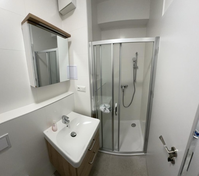 Prenájom nového 2i bytu s garážovým státím, V. Predmerskéh - 8