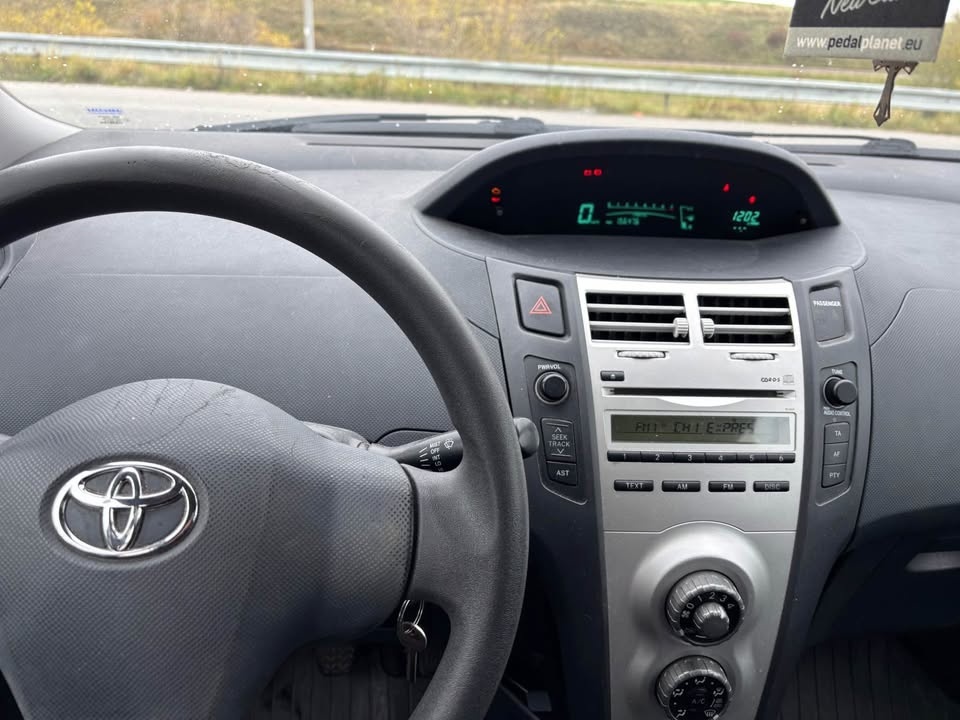 Toyota Yaris 1.3 vvti - 8