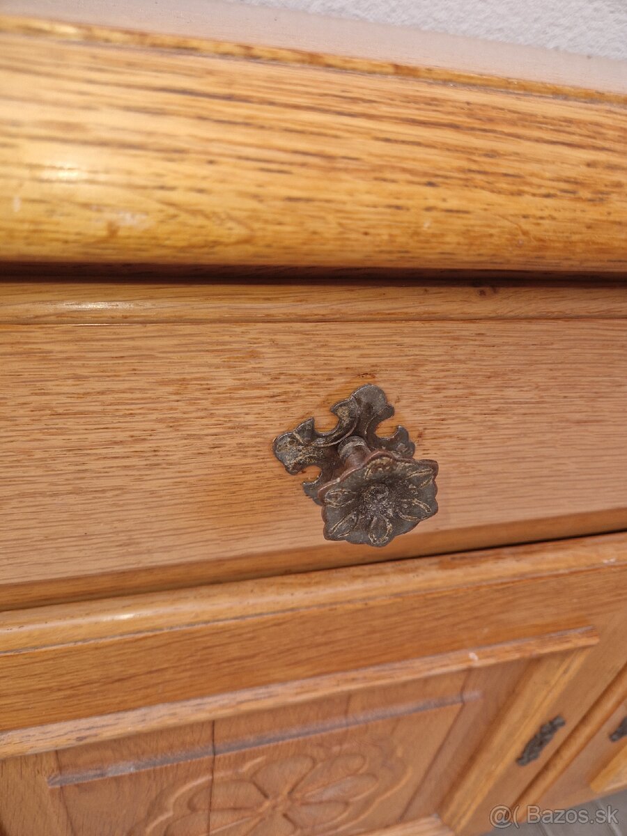 Komoda - 8