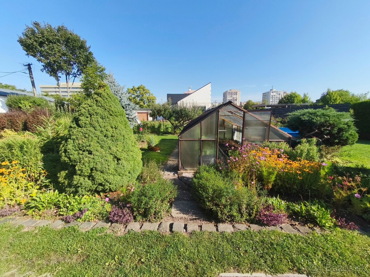 Predaj 4- izbový rodinný dom s garážou a záhradou - 8