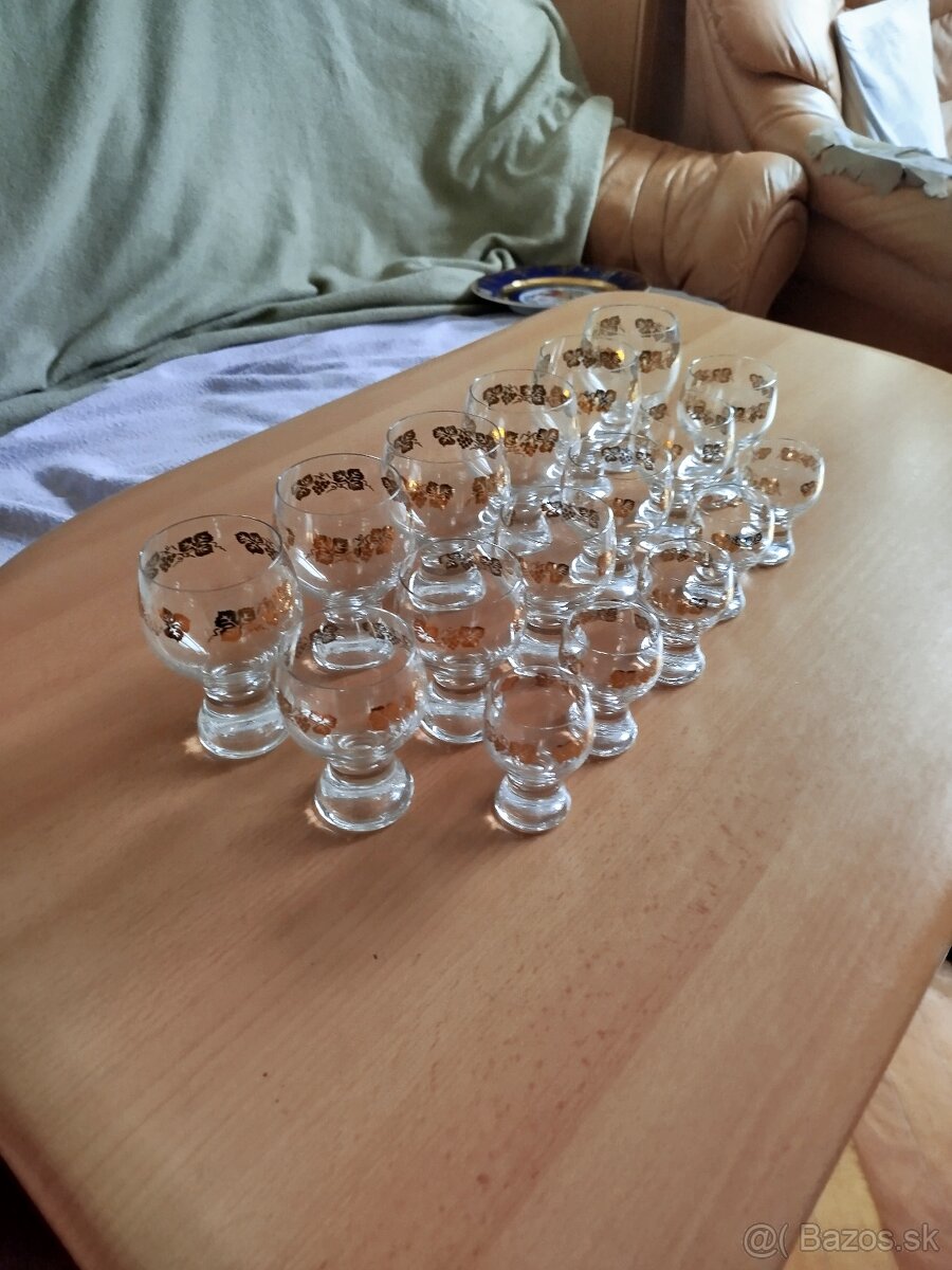 Rôzne vázy, poháriky. - 8