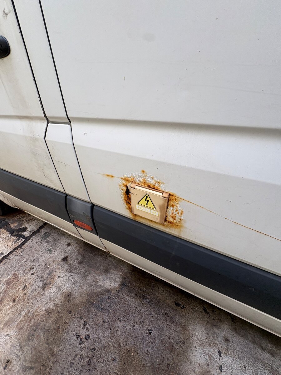 NEPOJAZDNÝ VW Crafter s chkadeným a hydr.čelom - 8