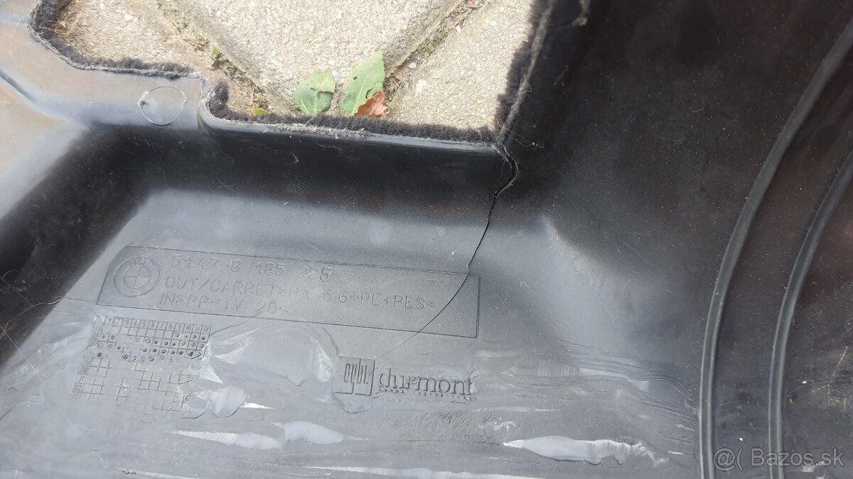 Čalúnenie a plasty z kufra E39 Touring - 8