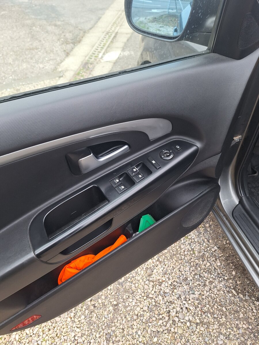 Kia ceed kombi 1.6 crdi M6 - 8