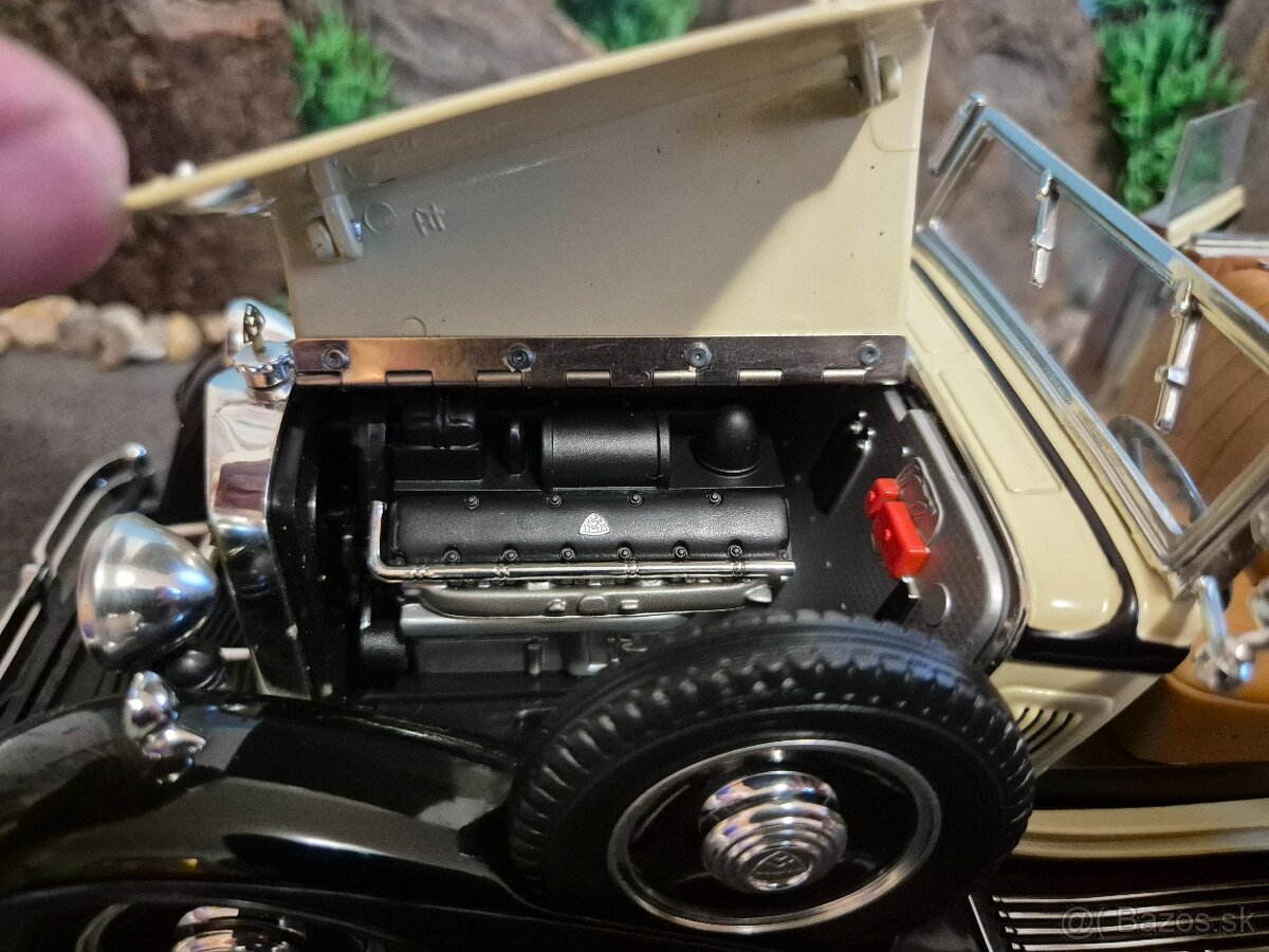 Prodám model 1:18 Maybach Zepellin DS8 - 8