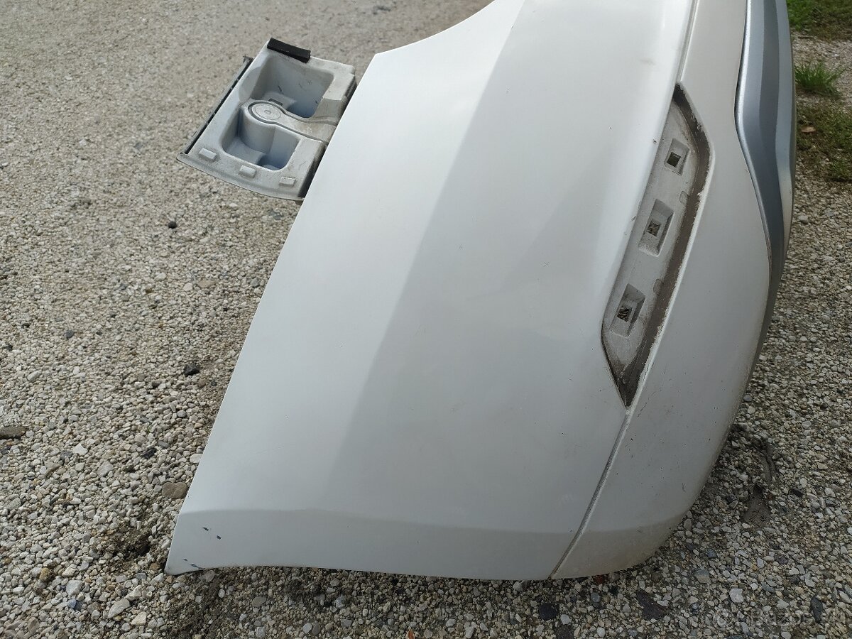 Škoda yeti facelift zadny naraznik 5L6 - 8