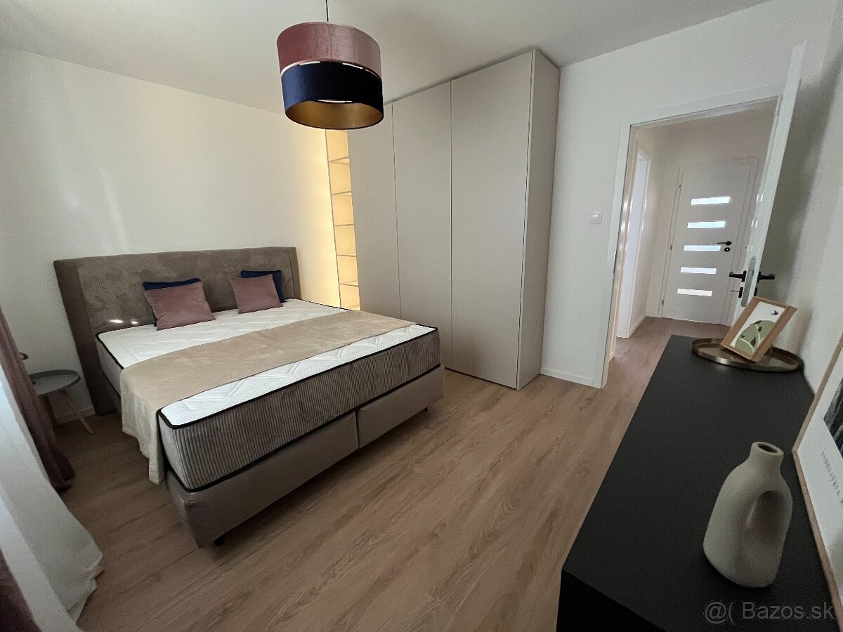 ŠTÝLOVÝ, KOMPLETNE ZREKONŠTRUOVANÝ 3-IZBOVÝ BYT V KOMÁRNE - 8