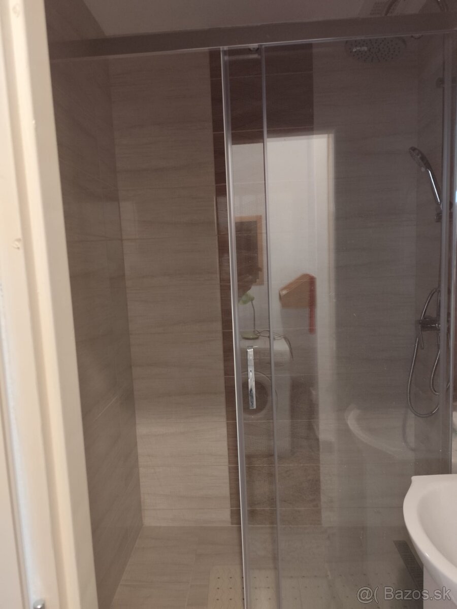 Predám v centre Topolčian 3 izbový byt s balkonom - 8