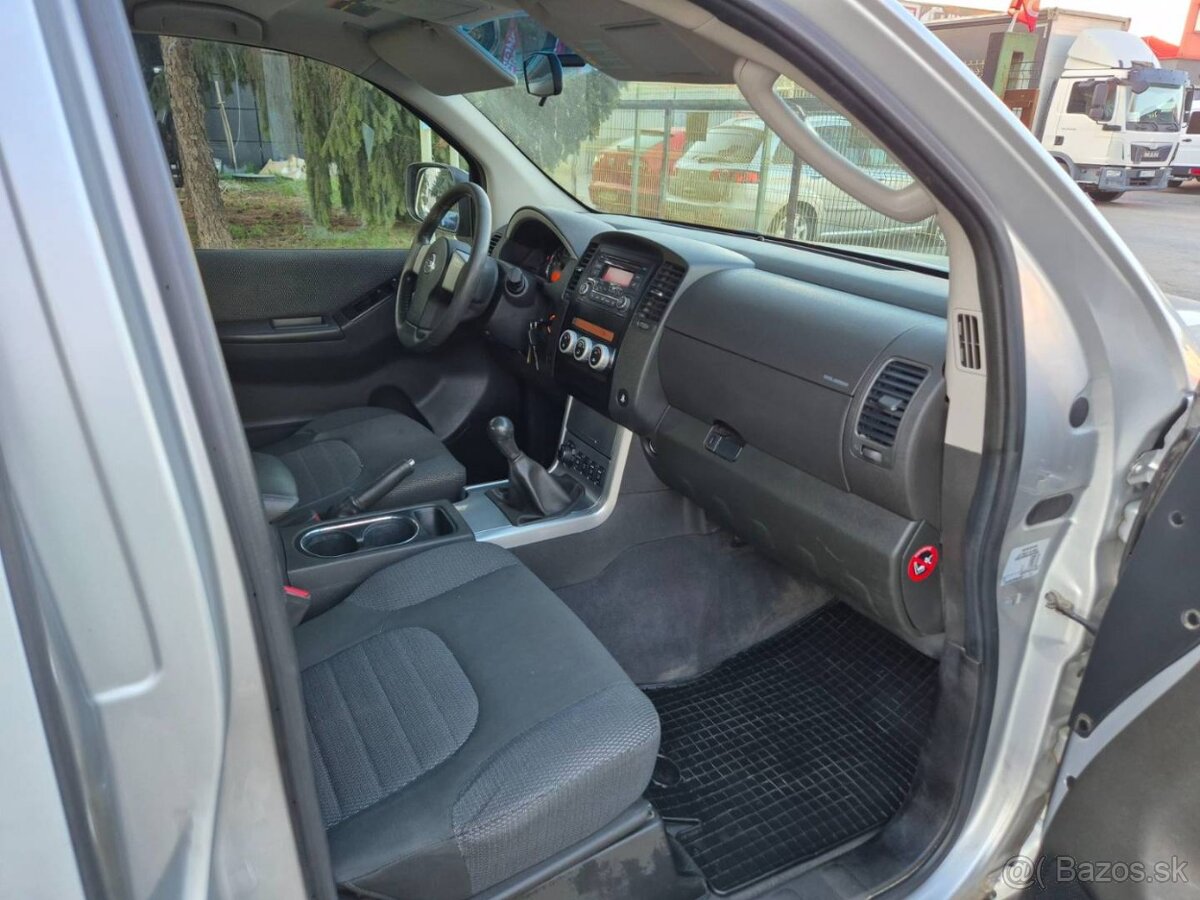 Nissan Pathfinder 2.5 dCi SE - 8
