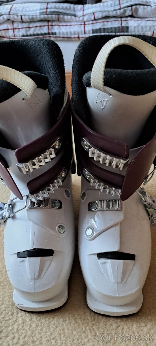 Dievčenské lyže, lyžiarky, palice a helma - 8