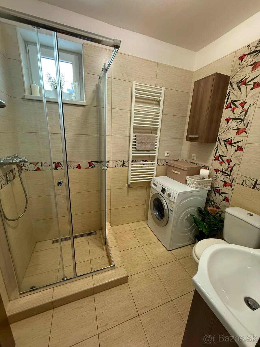 Rodinný dom s garážou v Skalici - 8