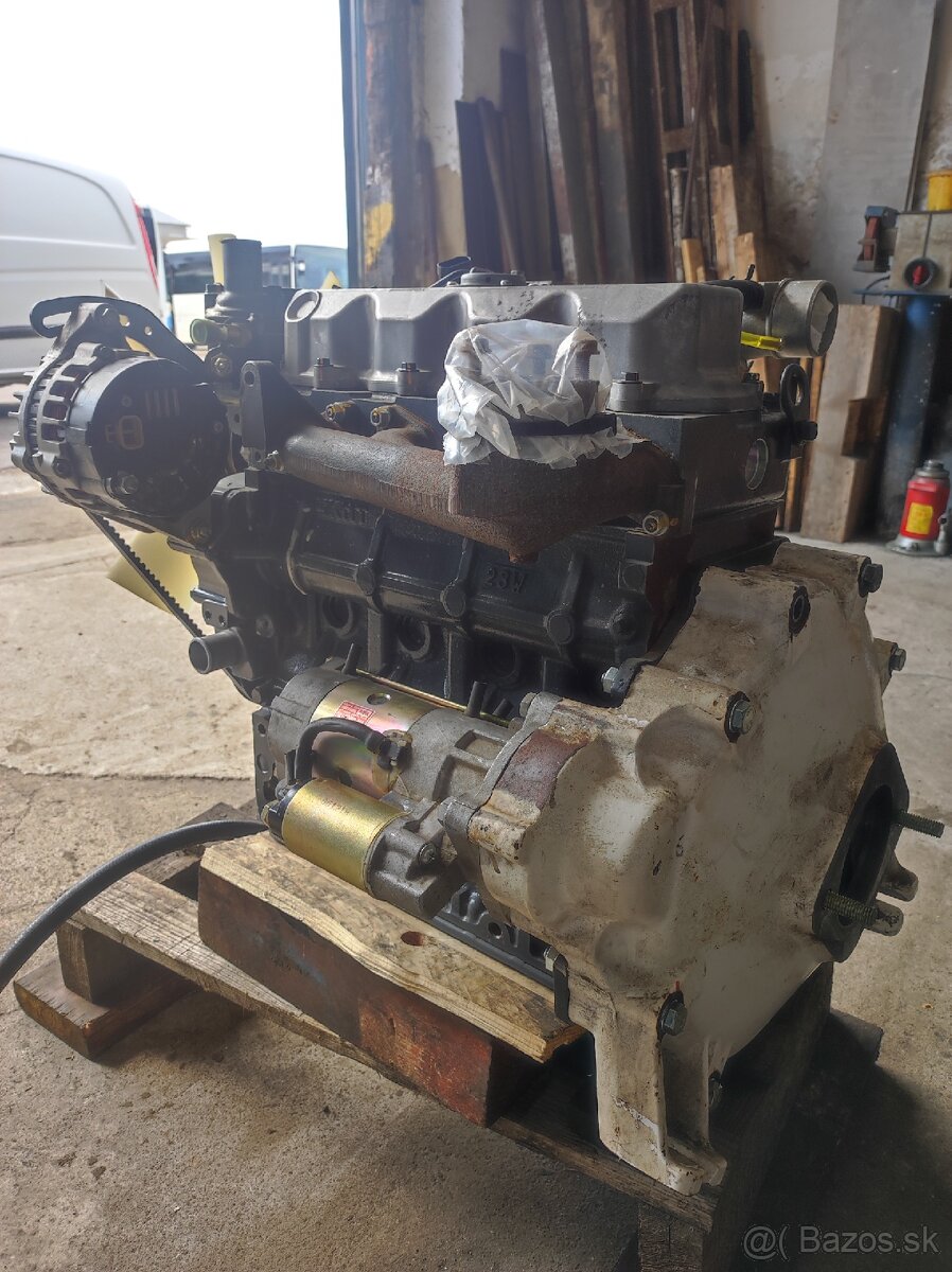 Kubota 4valec motor - 8