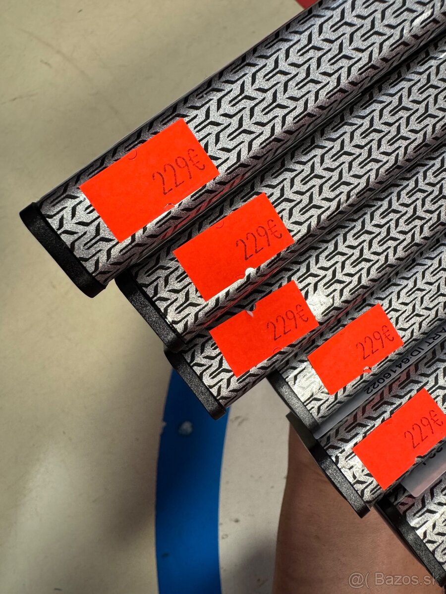 UPLNE NOVA HOKEJKA CCM JETSPEED FT8 SR - 8