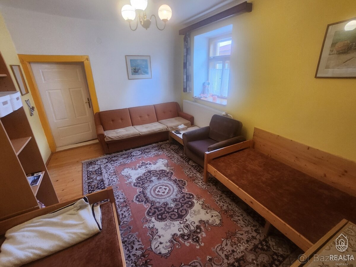 Rodinný dom v centre obce Štrba - 8