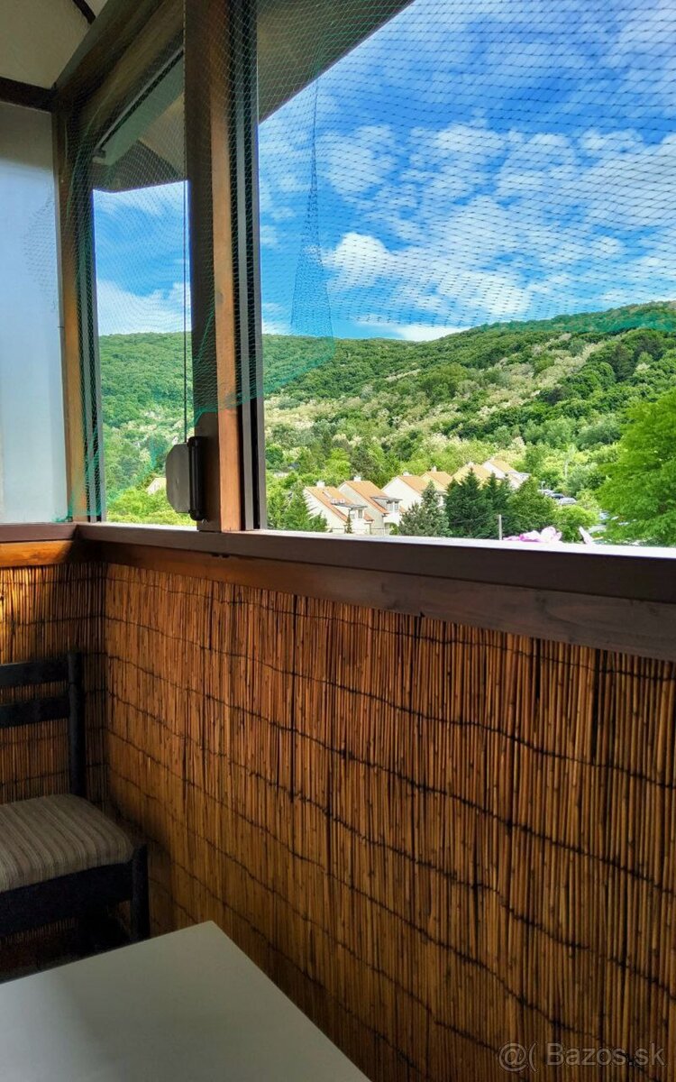 Priestranný 4-izbový byt s loggiou a krásnym výhľadom - 8