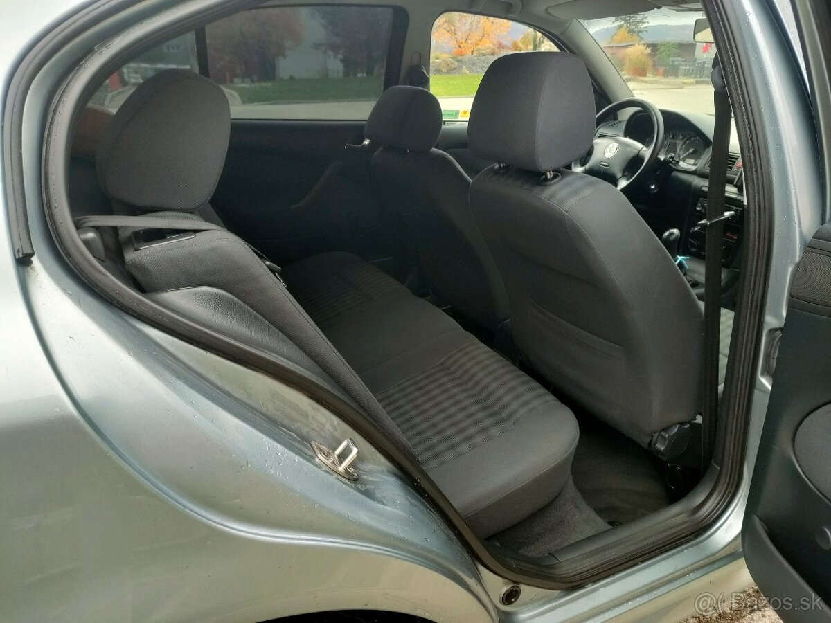 Škoda Octavia 1.6 benzín - 8