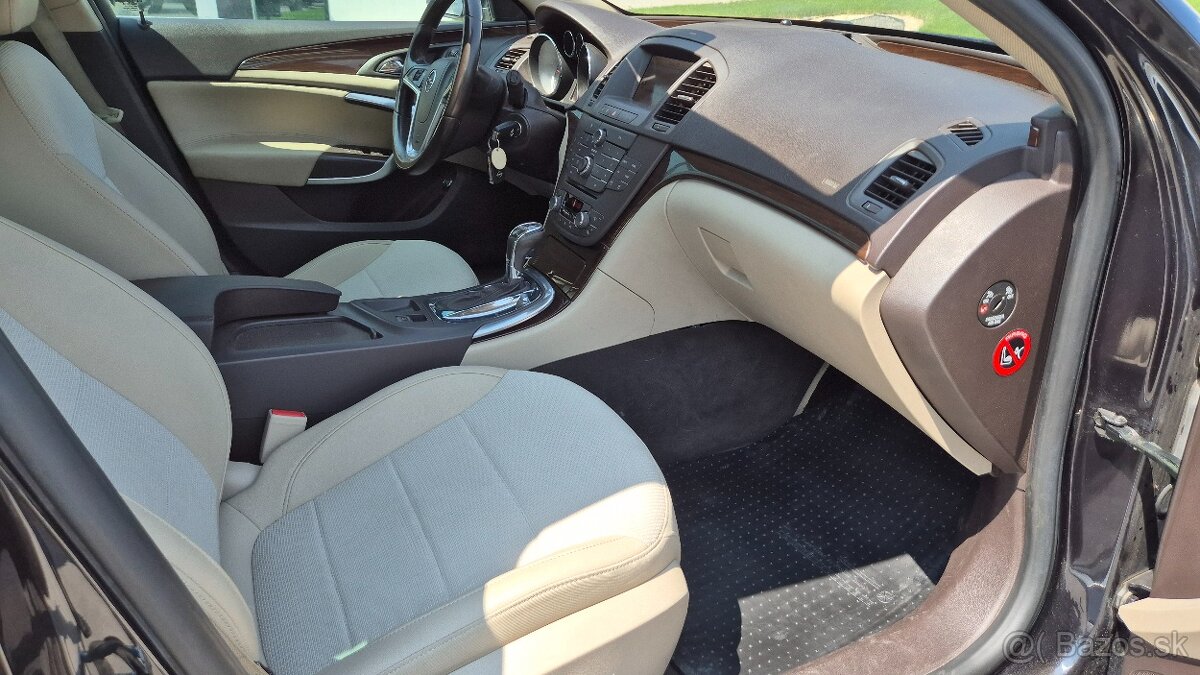 Opel Insignia Sports Tourer - 8