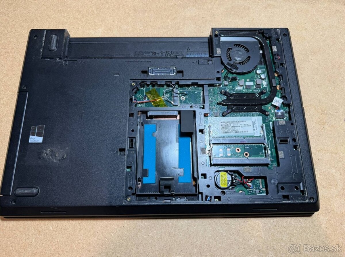 Notebook L560 na opravu alebo diely. - 8