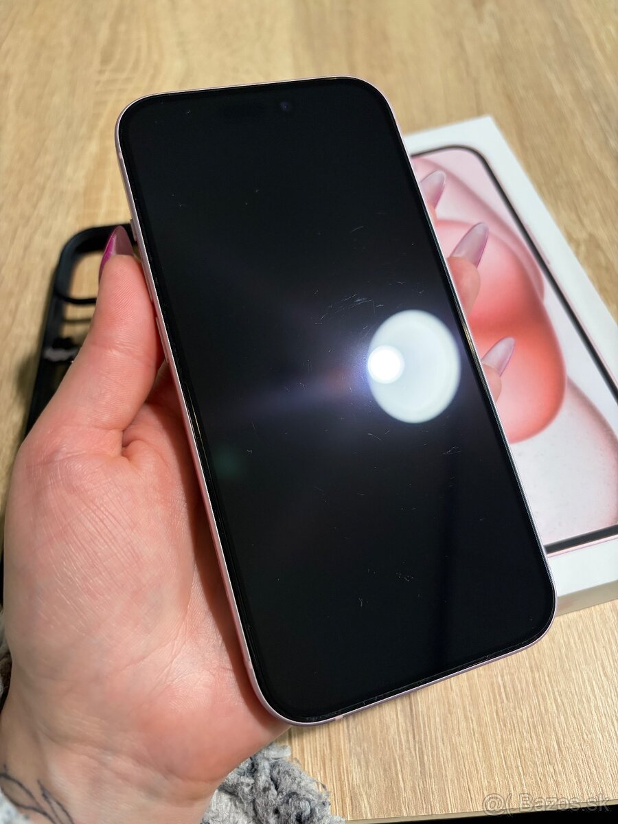 iPhone 15 128 GB ružový - 8