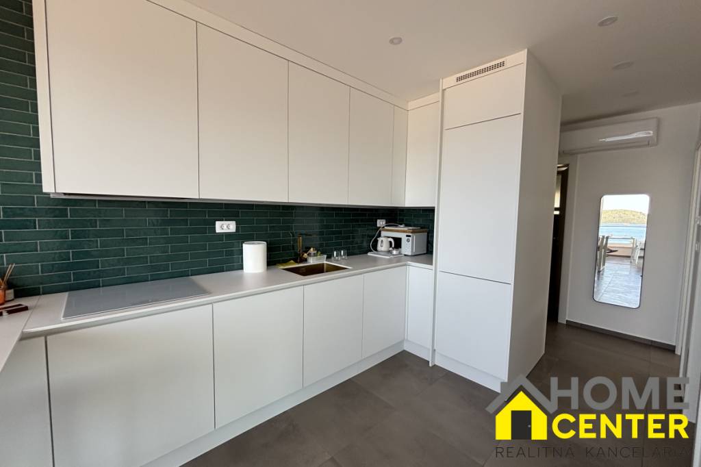 NA PREDAJ luxusný penthouse / 48 m² / v Trogire na ostrove Č - 8